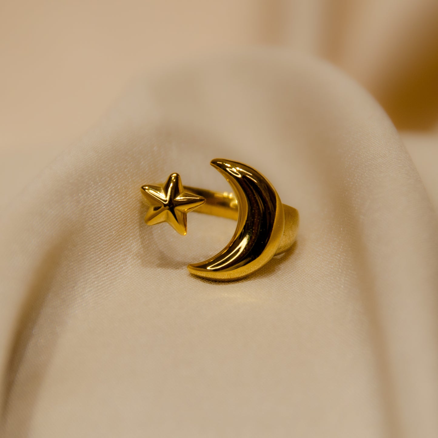The MoON n Star Ring