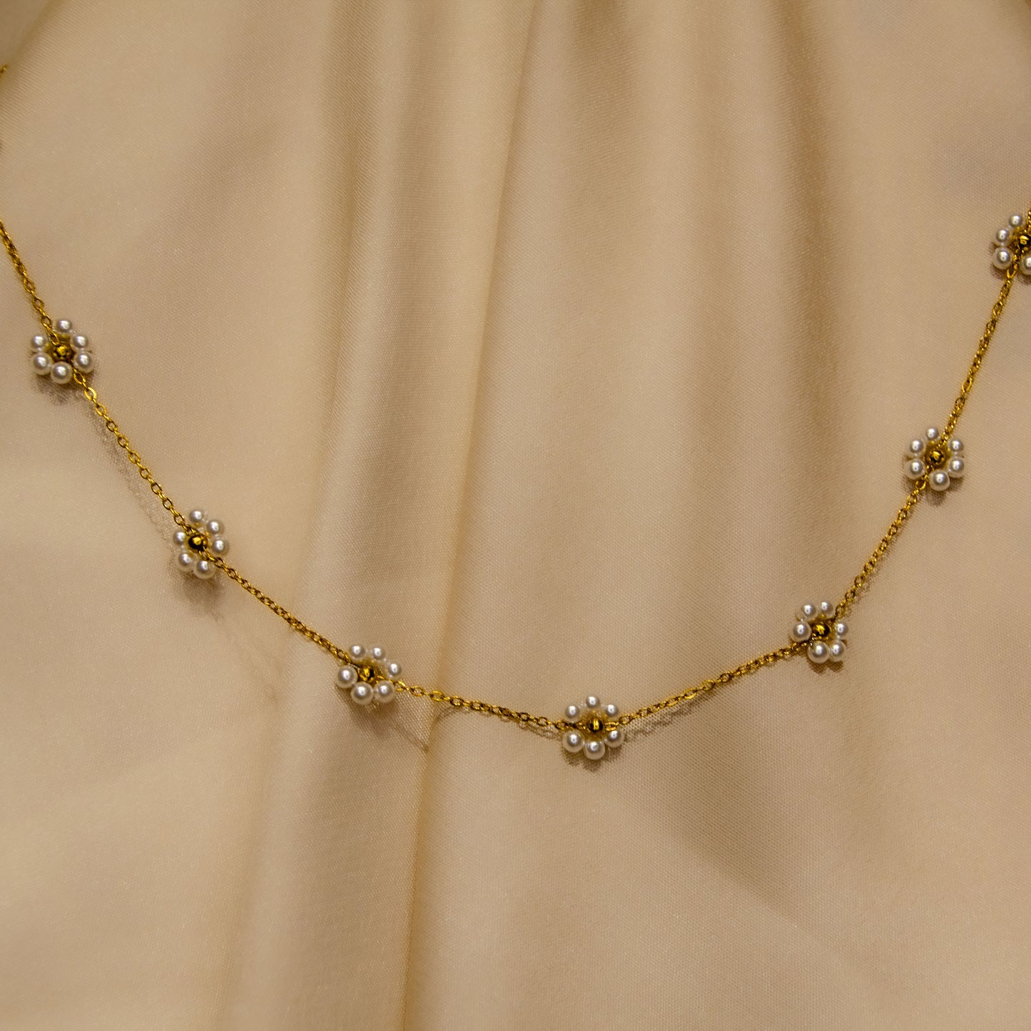 White Daisy Neckalce